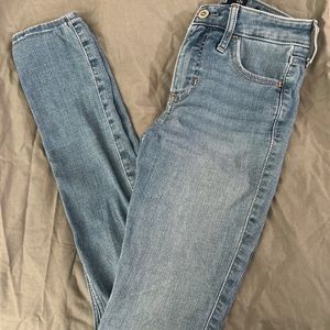 Hollister Size 0L Mid Rise Super Skinny Jeans